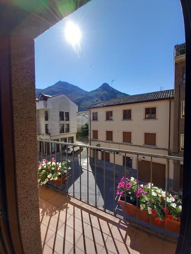 Hotel Rural Orquidea Velilla del Rio Carrion エクステリア 写真